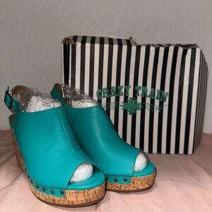 Crazy Train Turquoise Wedge Heels Size 9 NWT